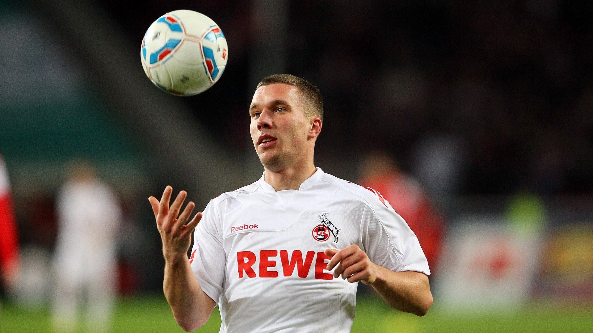 开云·体育全站登录地址-德甲：多特客场2-1逆转，追赶拜仁压力日益剧增，德超杯多特对拜仁